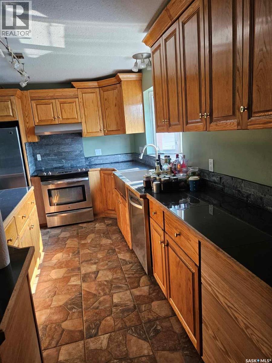 Photo 4 of 401 Sovereign Crescent, Rosetown SK