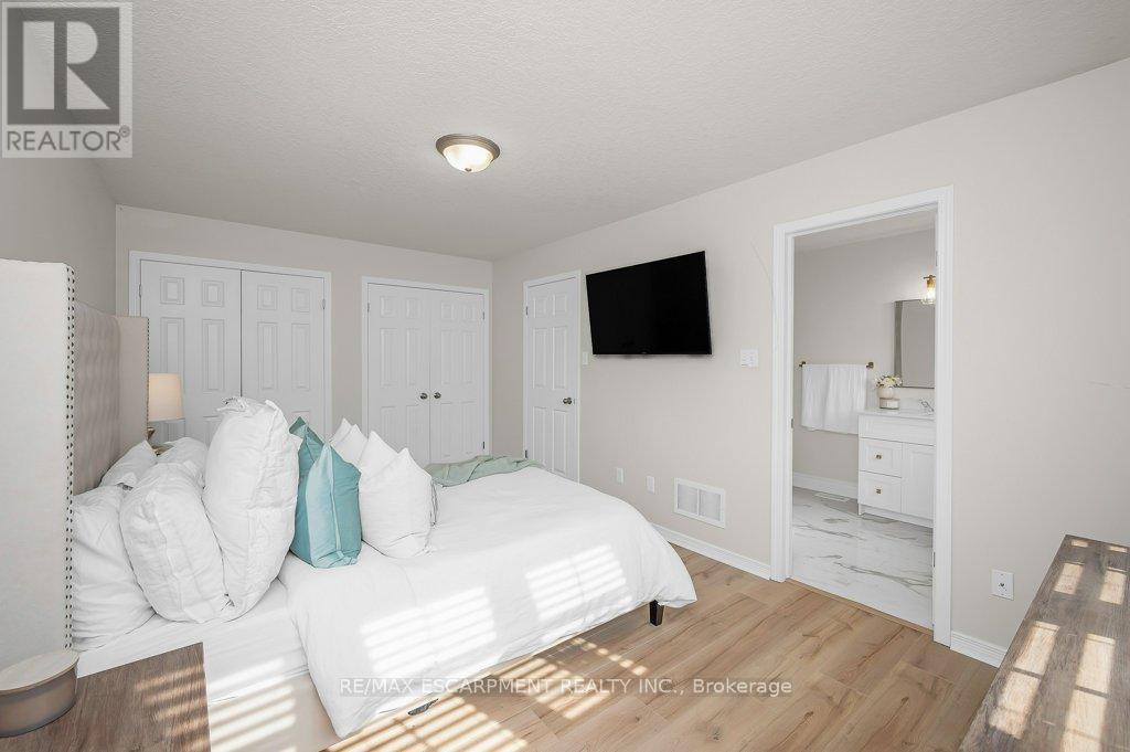 Photo 5 of 14 355 Fisher Mills Road, Cambridge ON