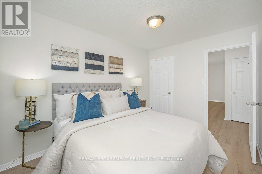 Photo 2 of 14 355 Fisher Mills Road, Cambridge ON