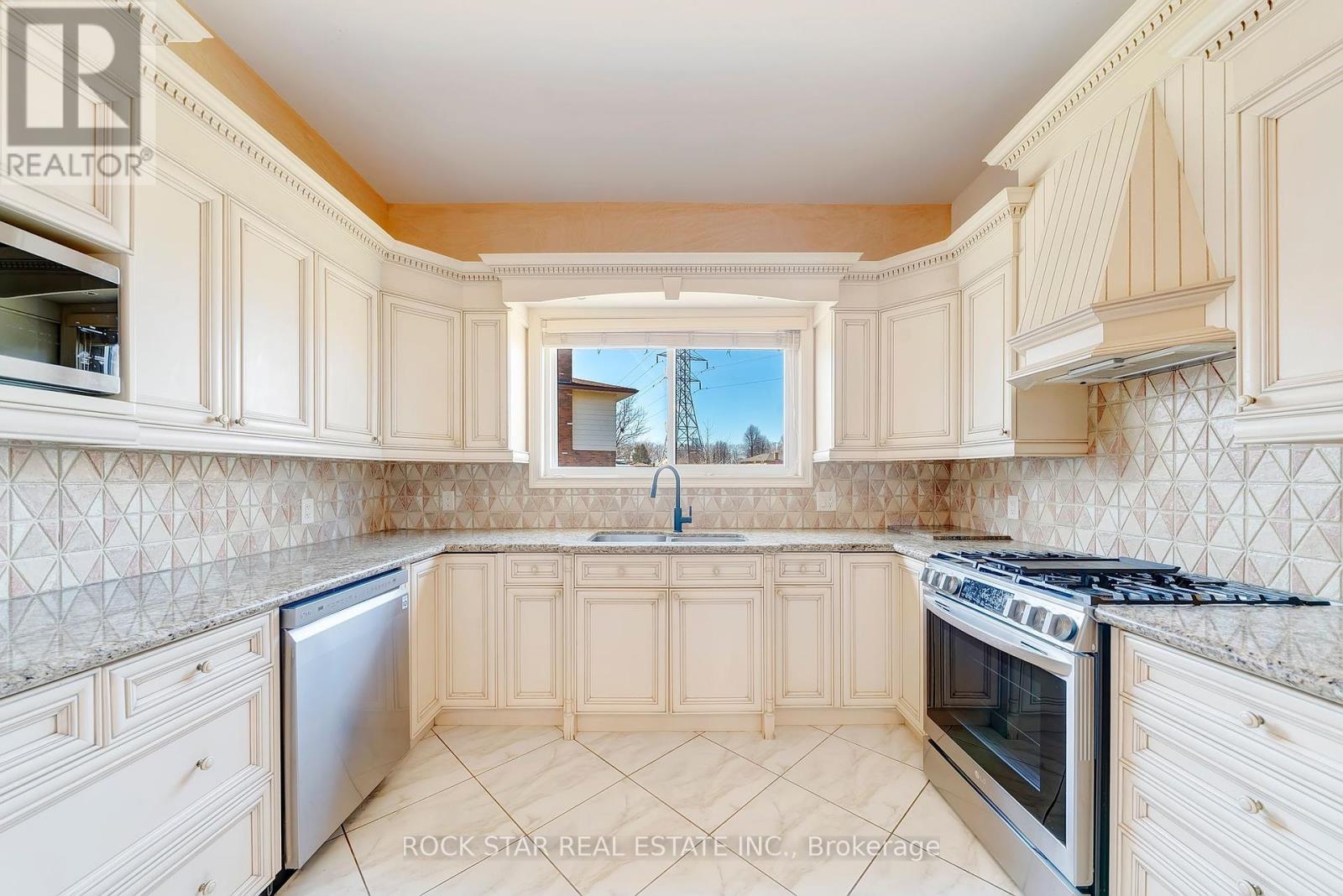 Photo 30 of 7105 York Drive, Niagara Falls ON