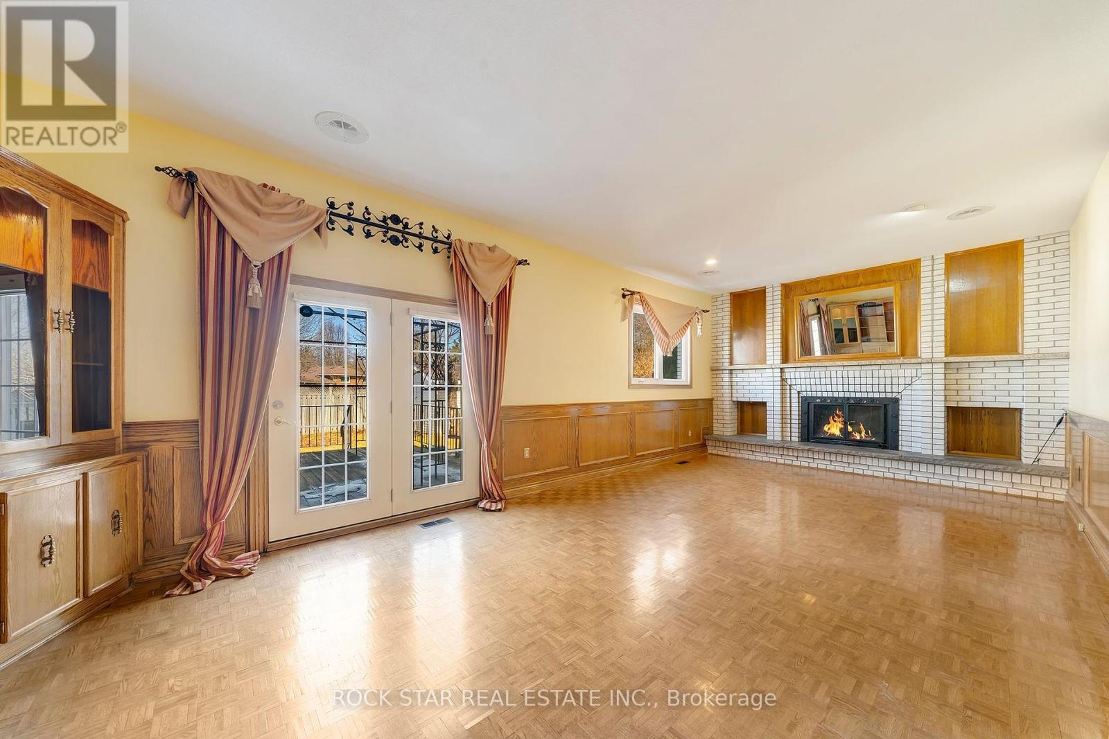 Photo 1 of 7105 York Drive, Niagara Falls ON