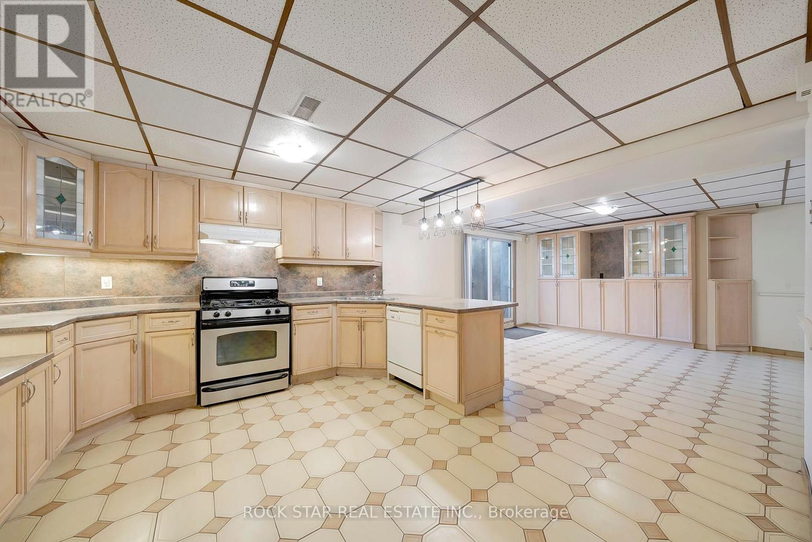 Photo 47 of 7105 York Drive, Niagara Falls ON
