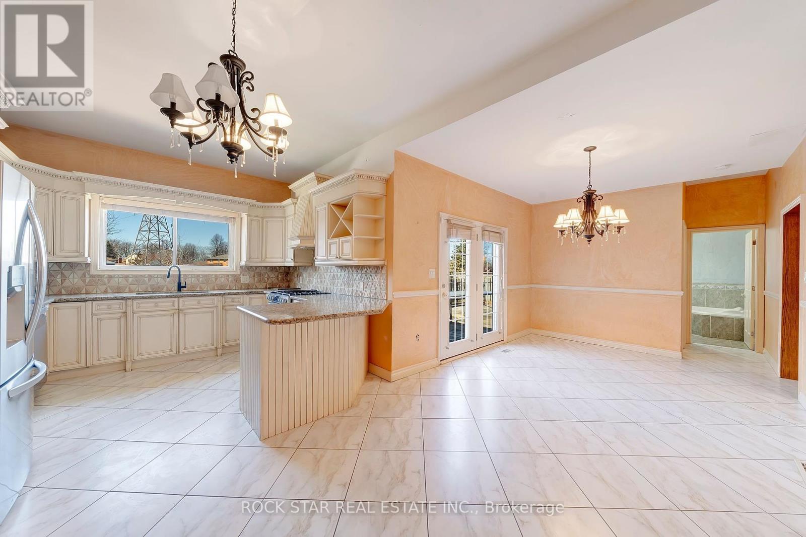 Photo 6 of 7105 York Drive, Niagara Falls ON