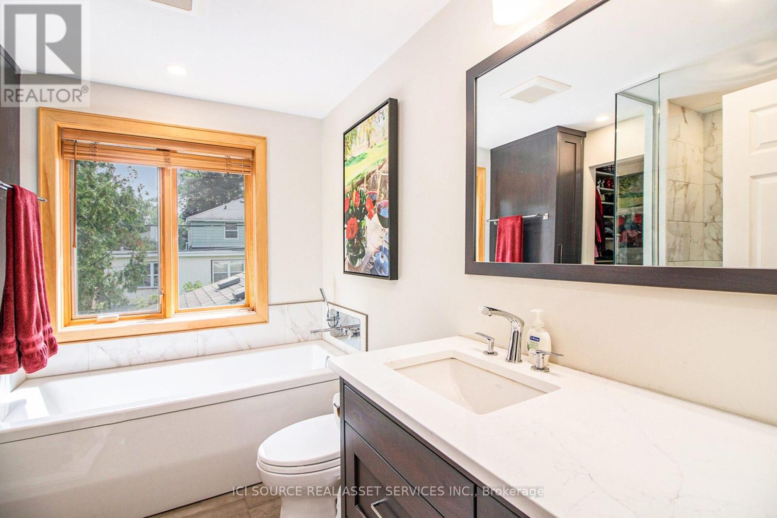 Photo 10 of 53 Birch Avenue, Ottawa ON