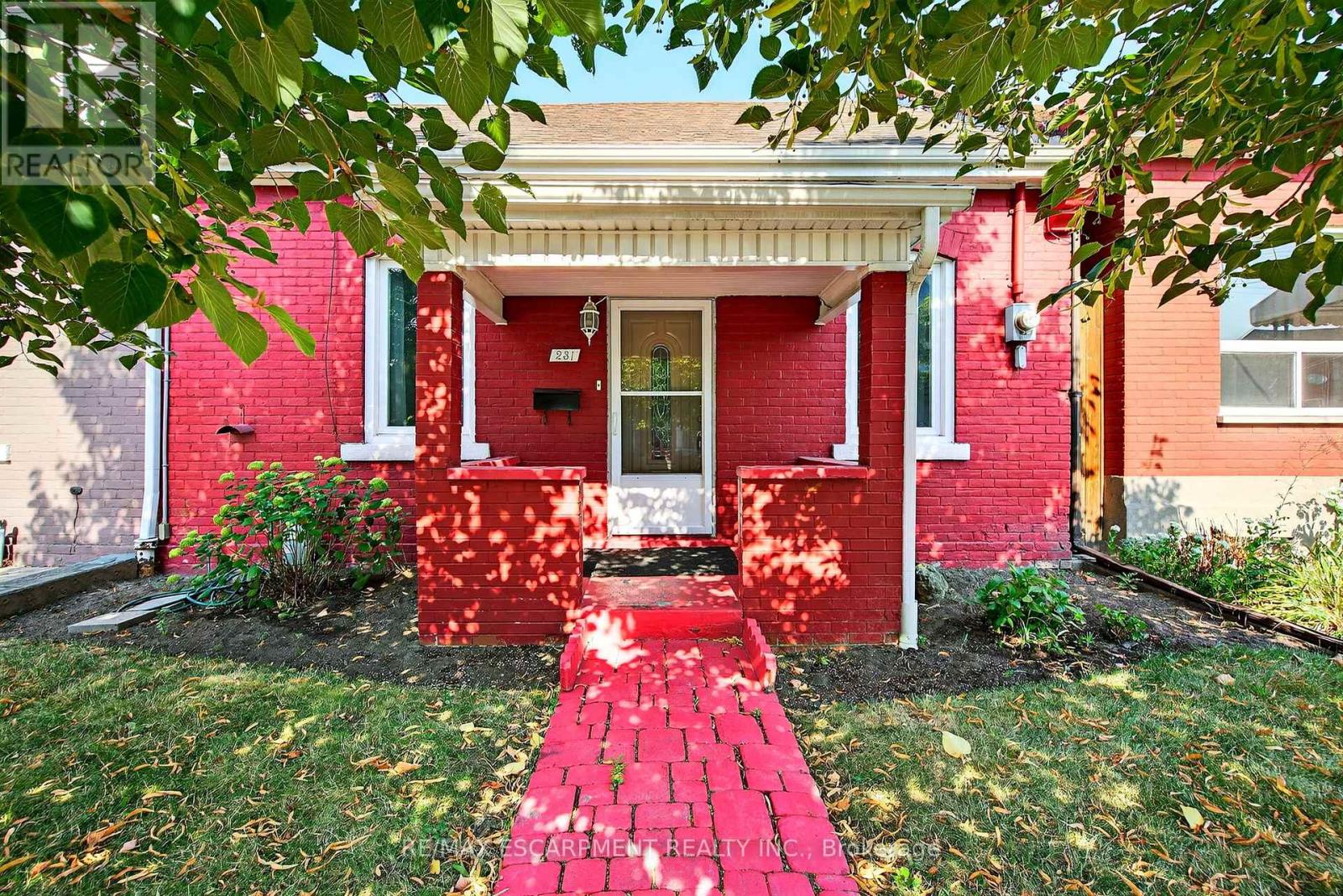 Photo 19 of 231 Emerald Street N, Hamilton ON