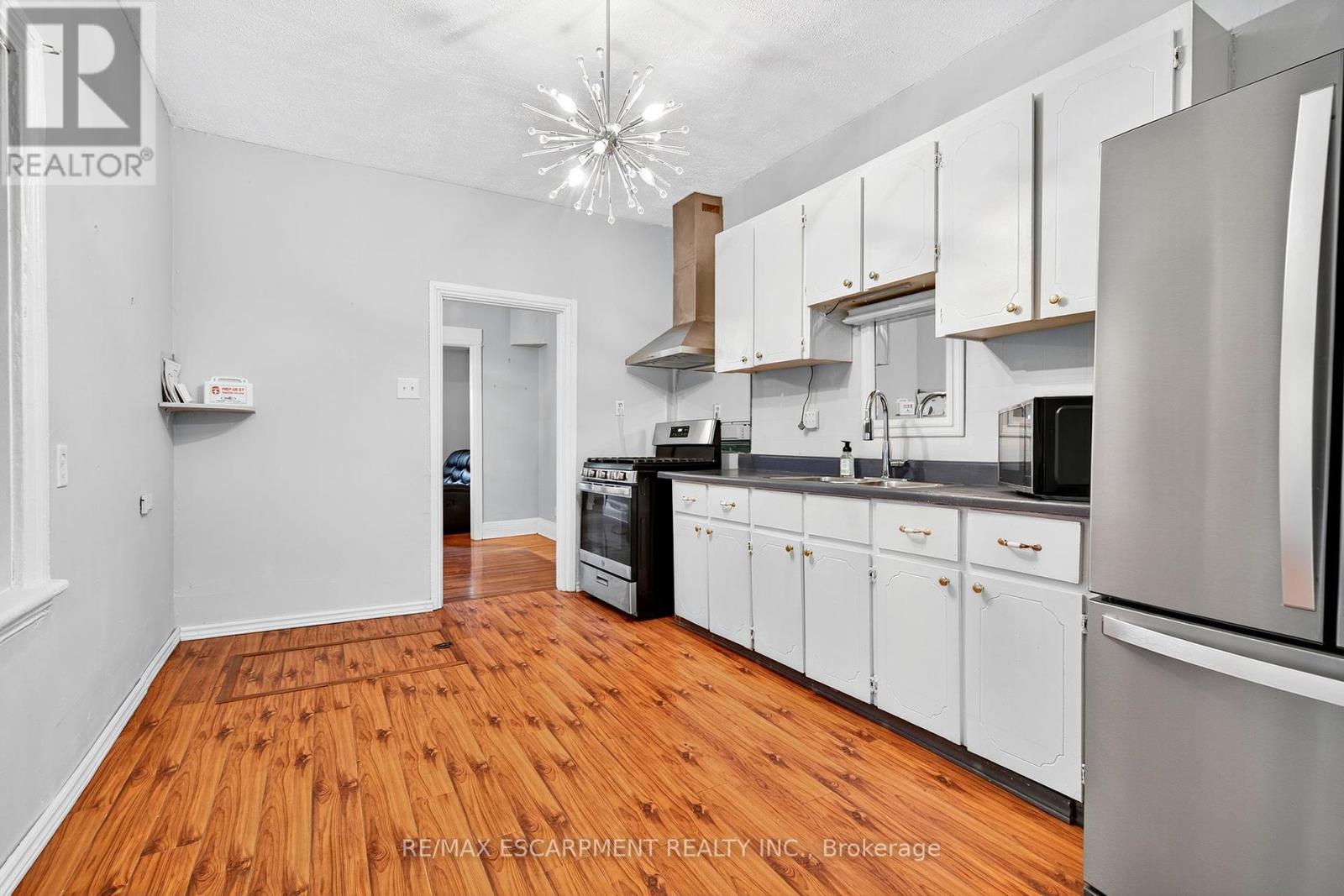 Photo 15 of 231 Emerald Street N, Hamilton ON