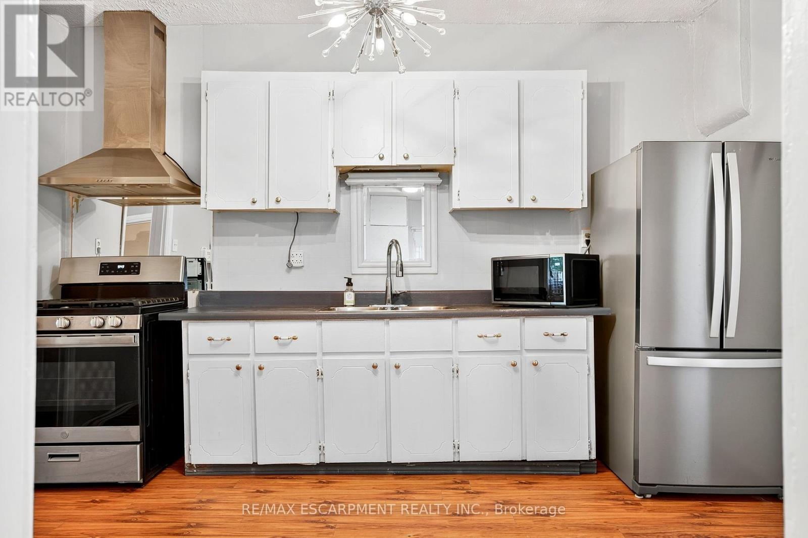 Photo 26 of 231 Emerald Street N, Hamilton ON