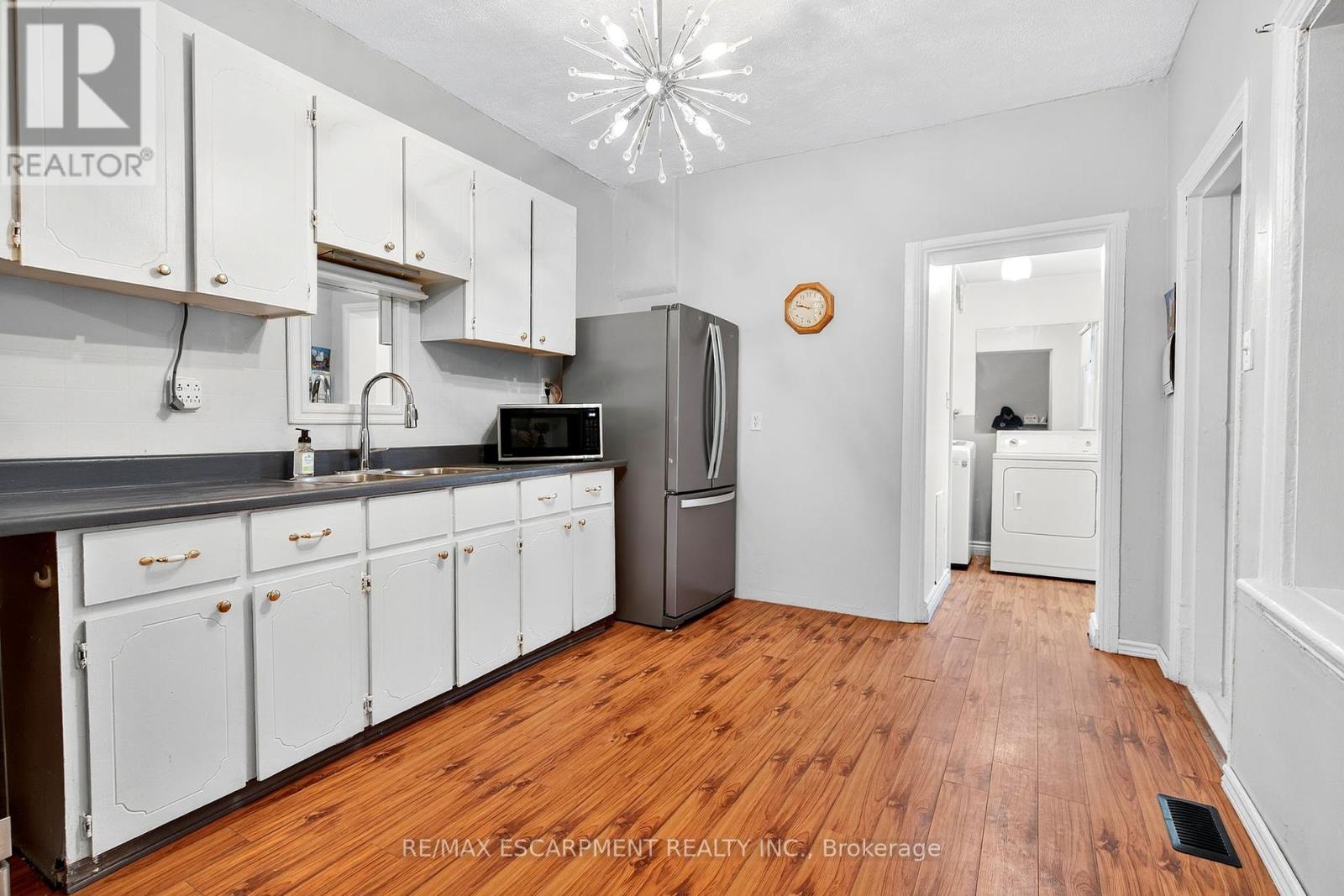 Photo 25 of 231 Emerald Street N, Hamilton ON