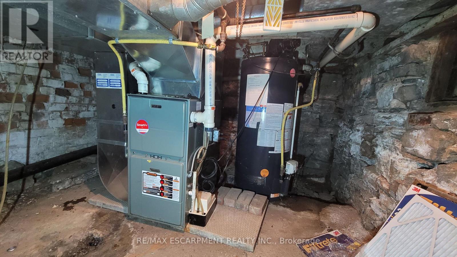 Photo 16 of 231 Emerald Street N, Hamilton ON