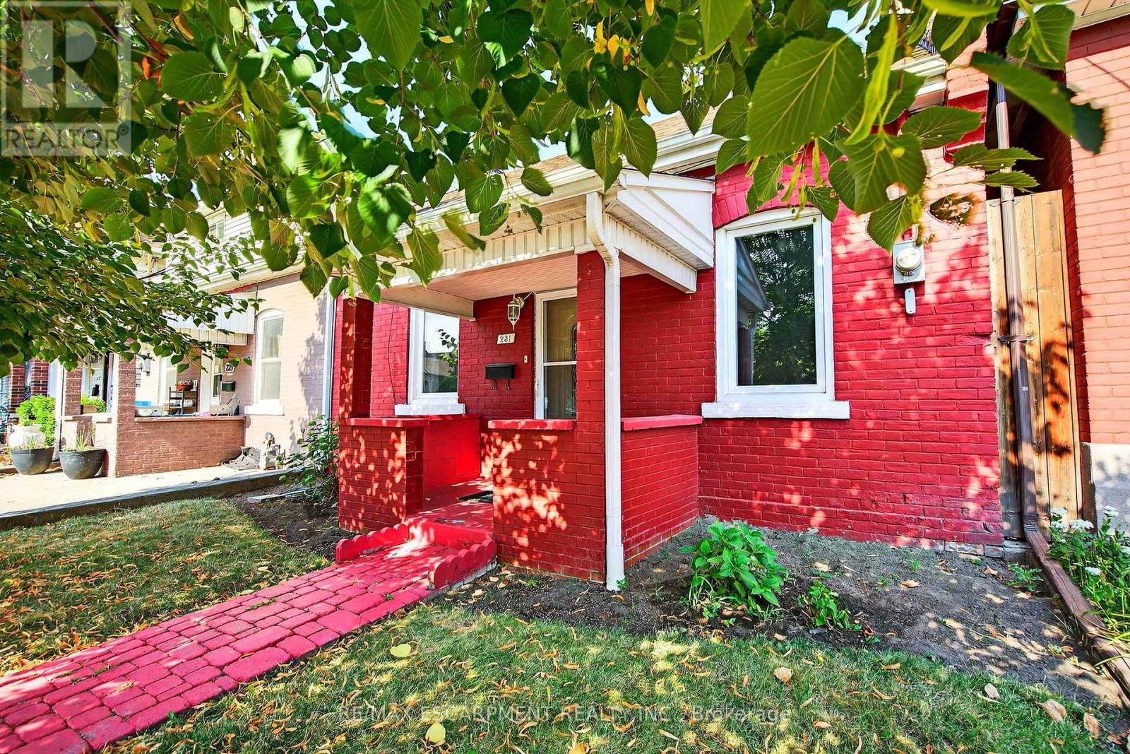 Photo 10 of 231 Emerald Street N, Hamilton ON