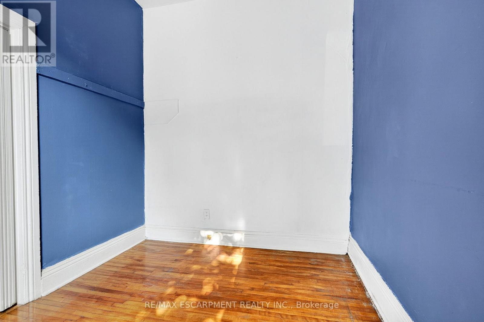Photo 22 of 231 Emerald Street N, Hamilton ON