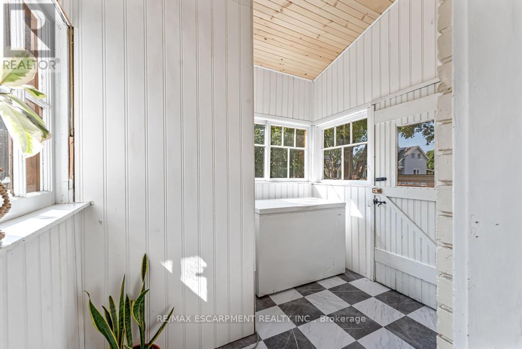 Photo 6 of 47 Eagle Avenue, Brantford ON