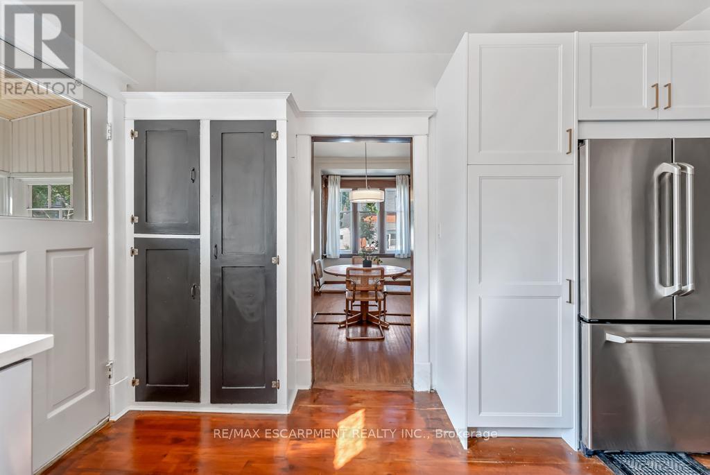 Photo 5 of 47 Eagle Avenue, Brantford ON