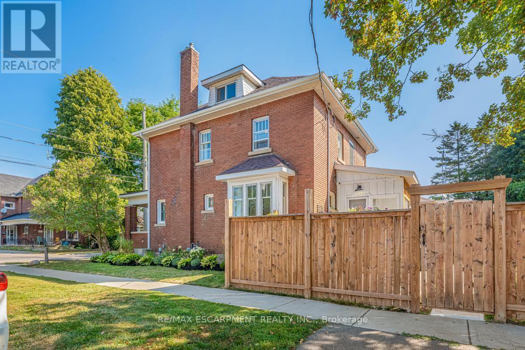 Photo 2 of 47 Eagle Avenue, Brantford ON