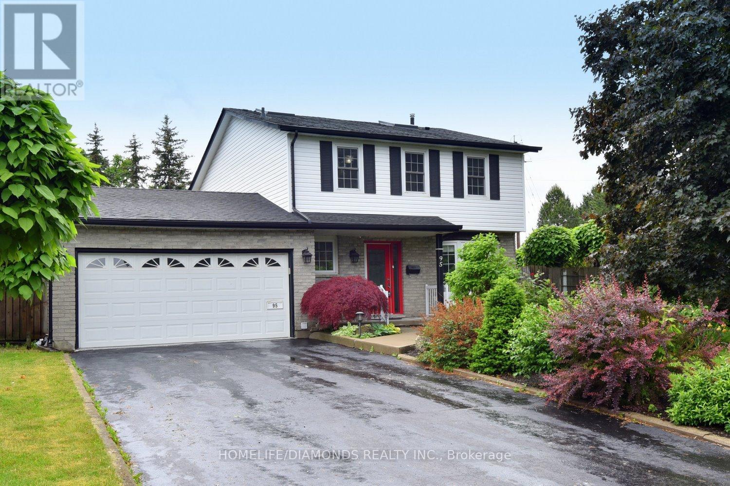 Photo 2 of 95 Birchpark Drive N, Grimsby ON