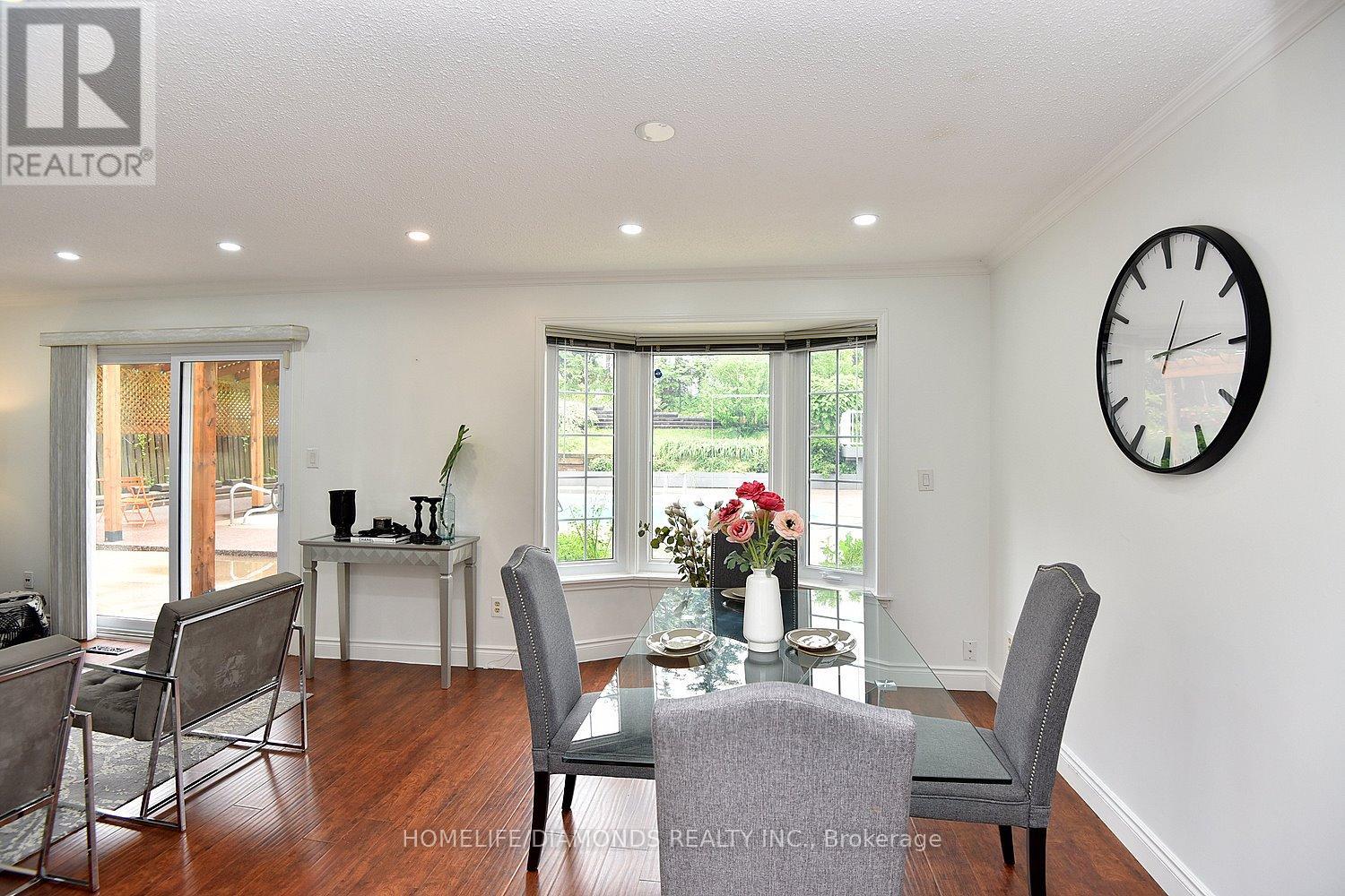 Photo 4 of 95 Birchpark Drive N, Grimsby ON