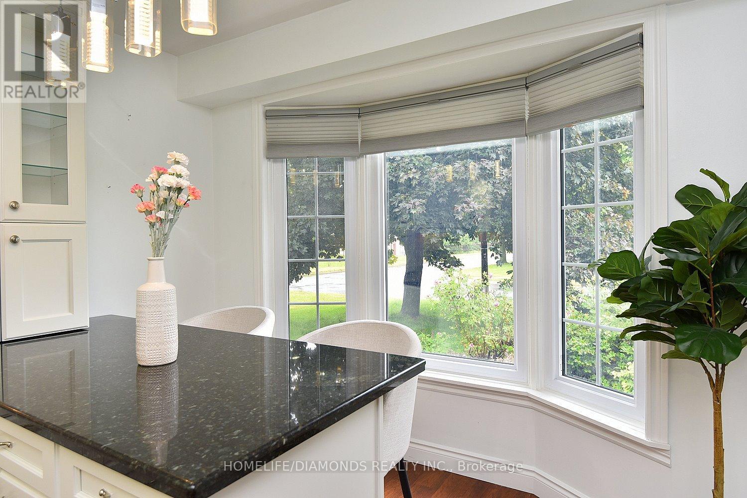 Photo 17 of 95 Birchpark Drive N, Grimsby ON