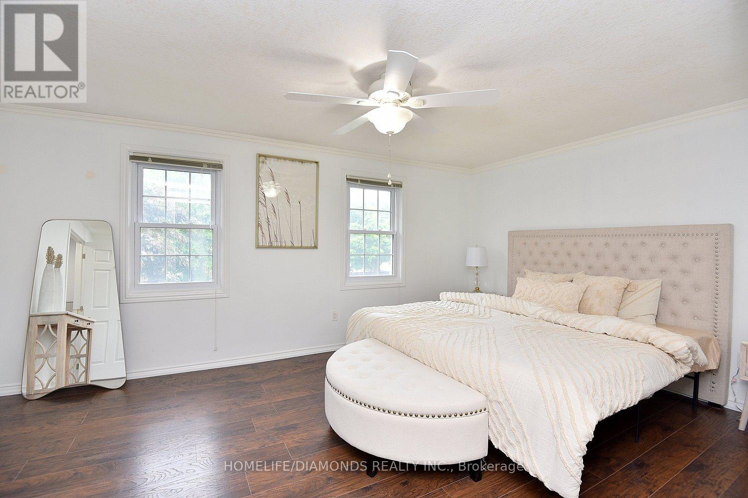 Photo 33 of 95 Birchpark Drive N, Grimsby ON