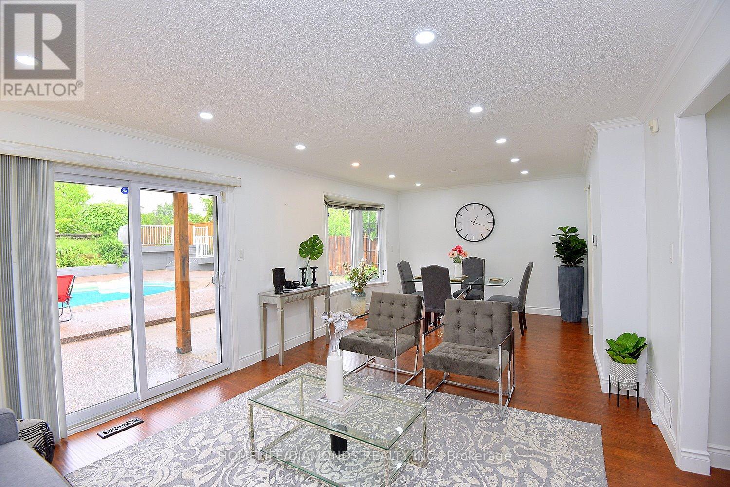 Photo 8 of 95 Birchpark Drive N, Grimsby ON