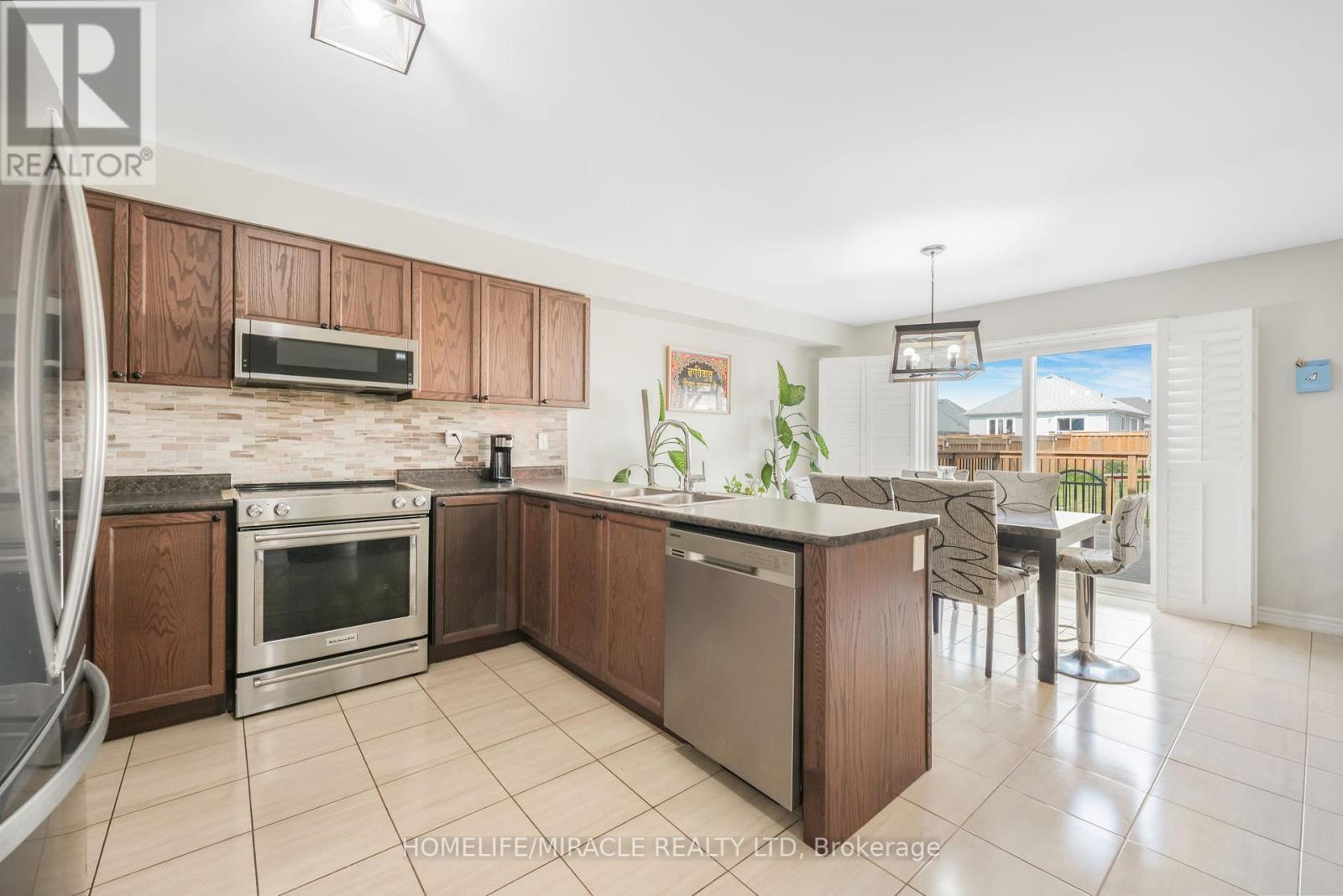 Photo 12 of 92 Todd Crescent, Southgate ON