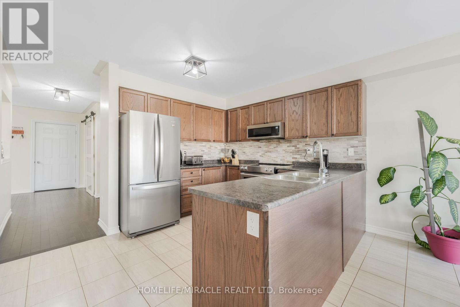 Photo 13 of 92 Todd Crescent, Southgate ON