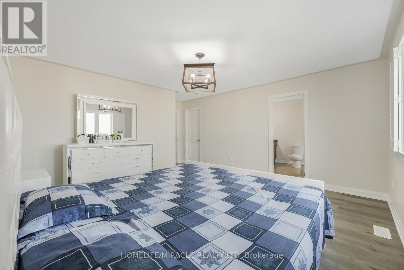 Photo 21 of 92 Todd Crescent, Southgate ON