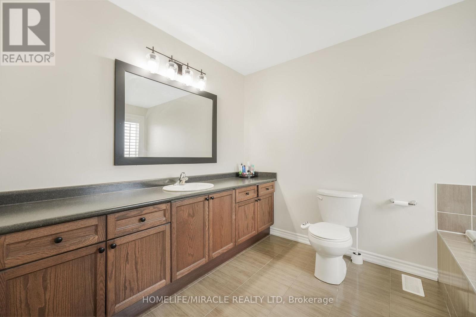 Photo 22 of 92 Todd Crescent, Southgate ON
