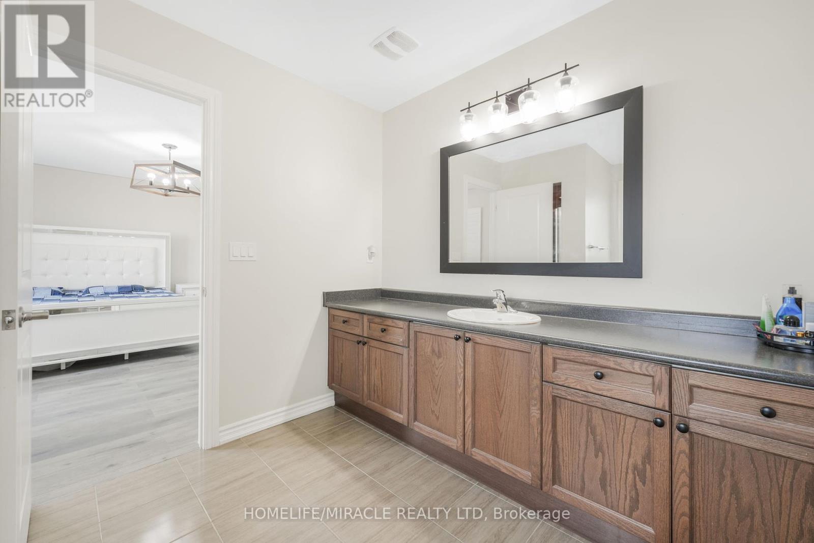 Photo 23 of 92 Todd Crescent, Southgate ON