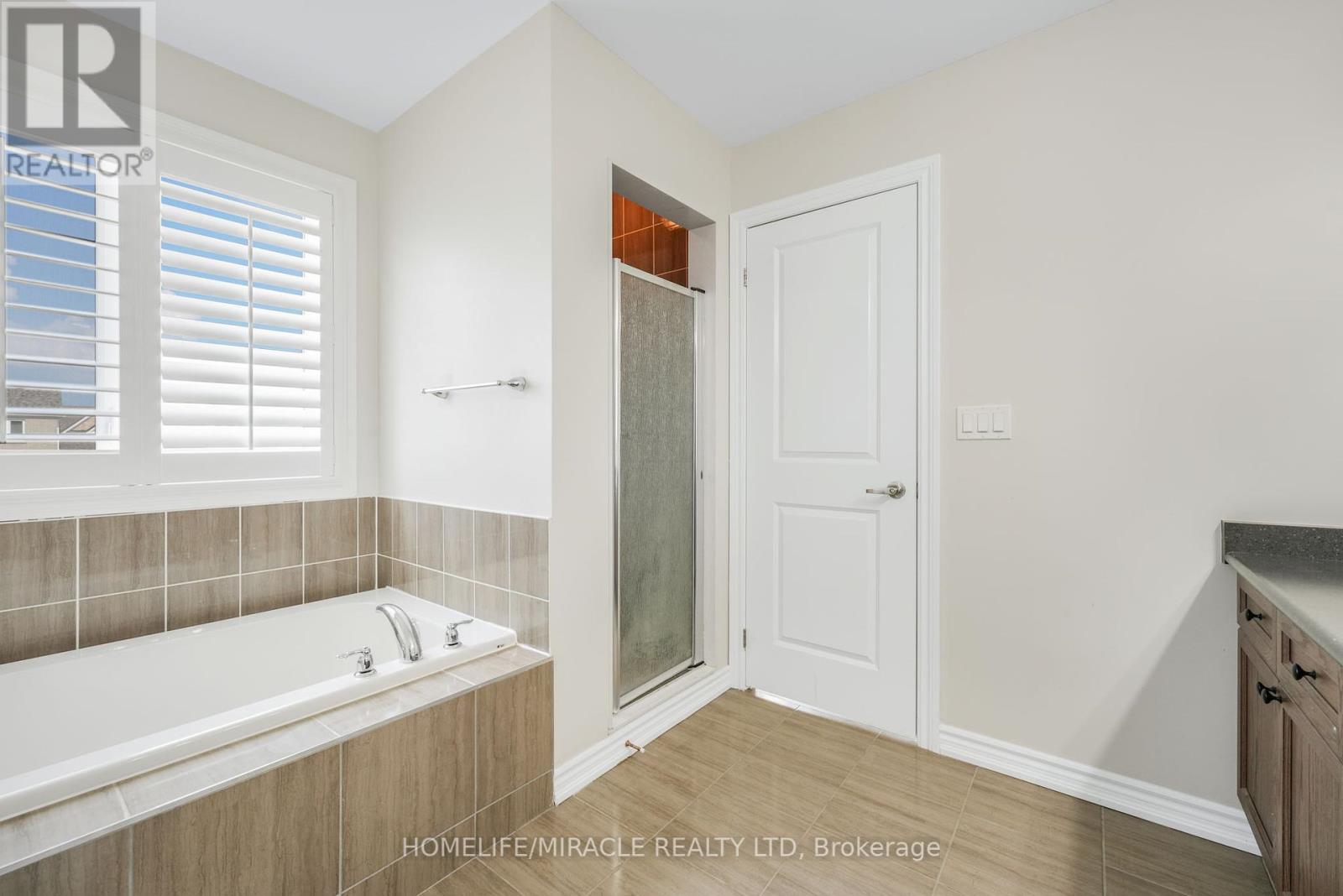 Photo 24 of 92 Todd Crescent, Southgate ON