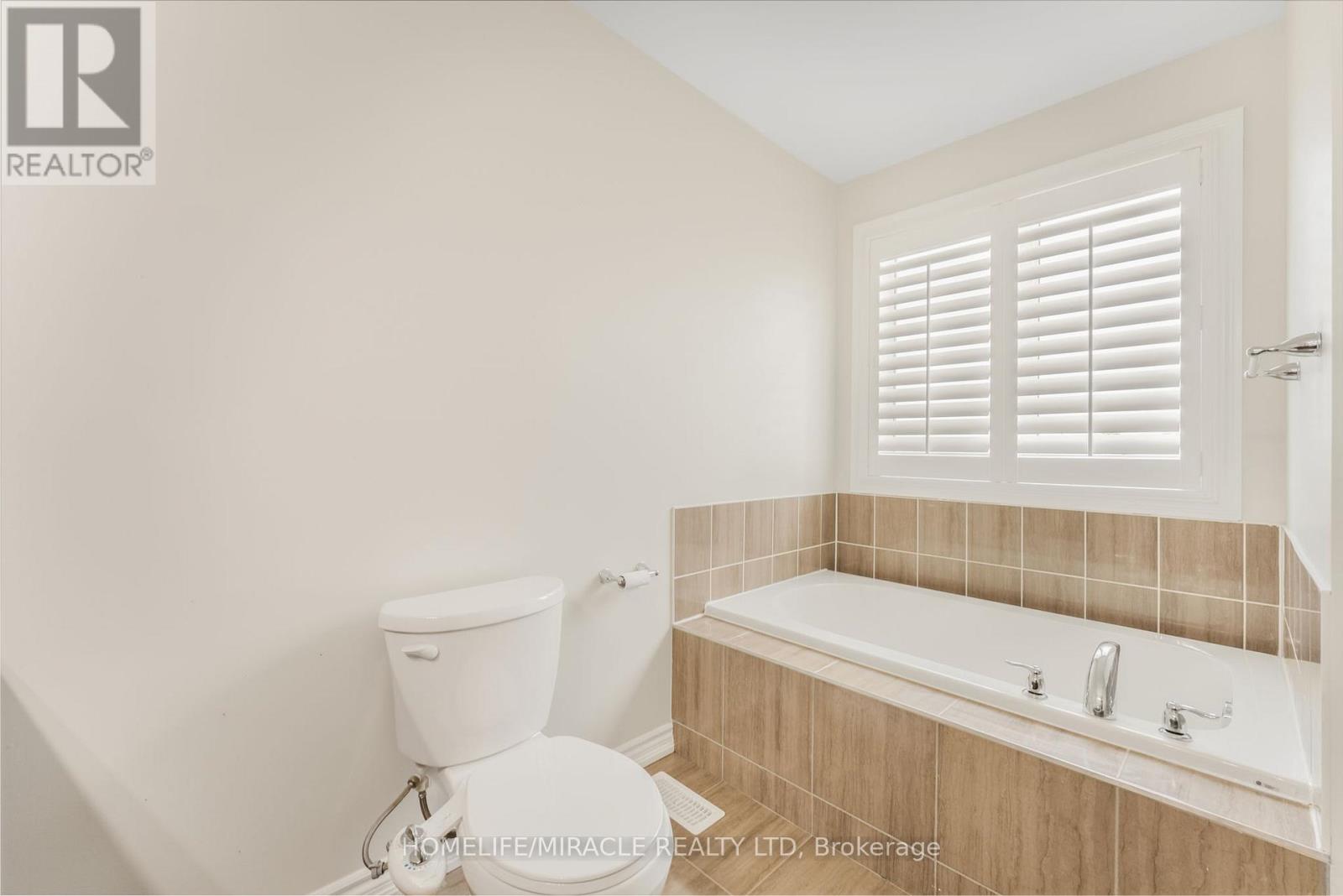 Photo 25 of 92 Todd Crescent, Southgate ON