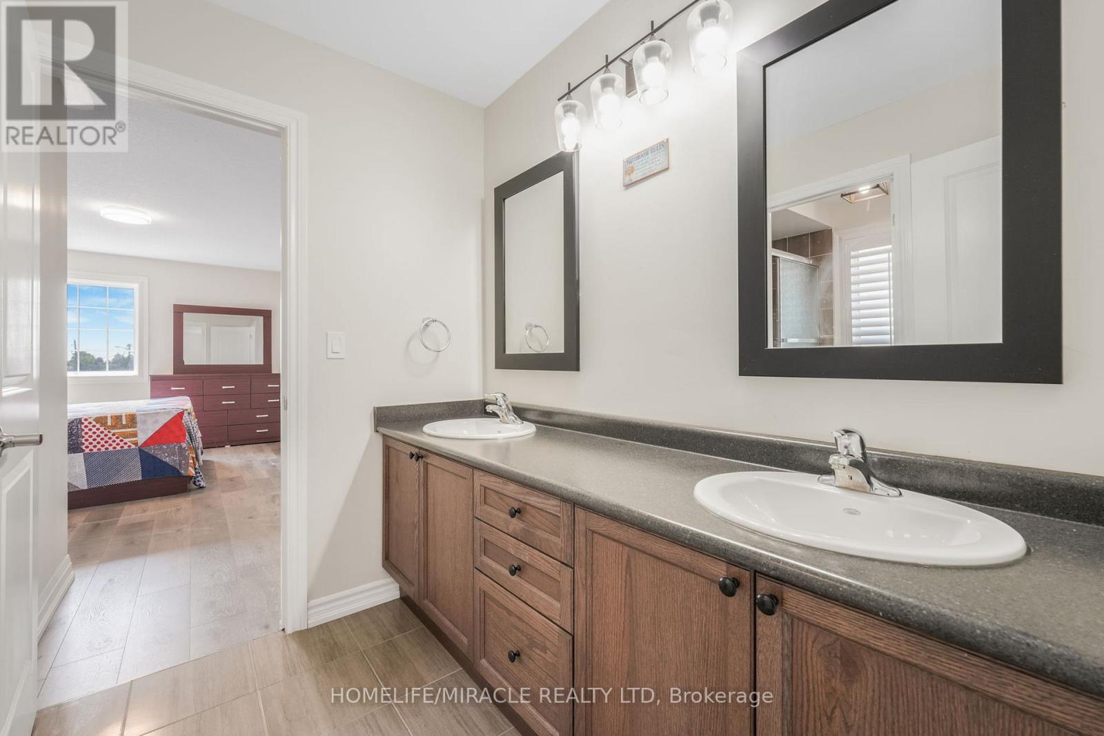 Photo 31 of 92 Todd Crescent, Southgate ON