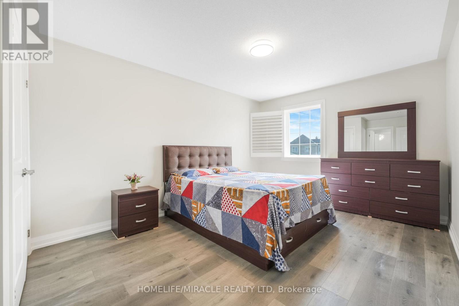 Photo 33 of 92 Todd Crescent, Southgate ON