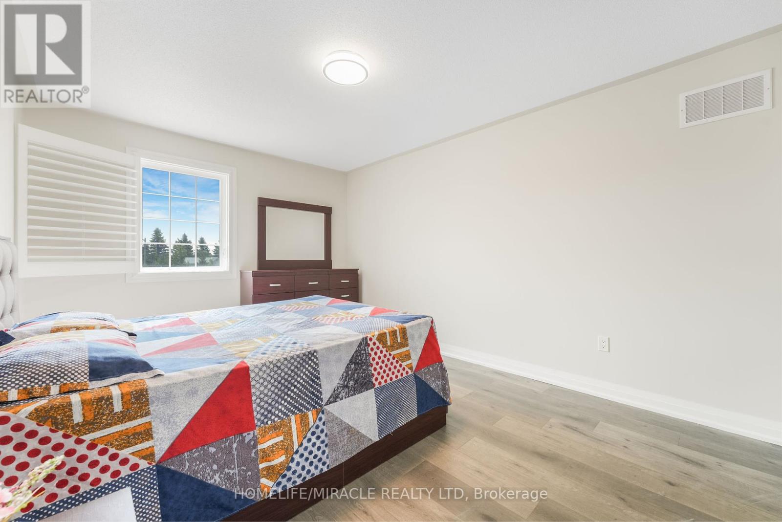 Photo 34 of 92 Todd Crescent, Southgate ON