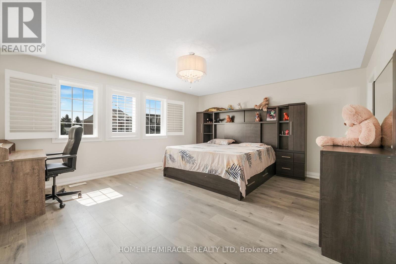 Photo 37 of 92 Todd Crescent, Southgate ON