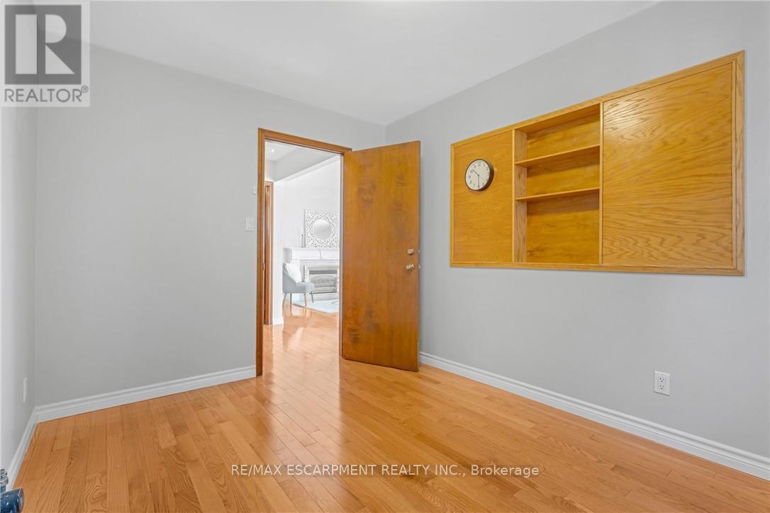 Photo 16 of 36 Skylark Drive, Hamilton ON