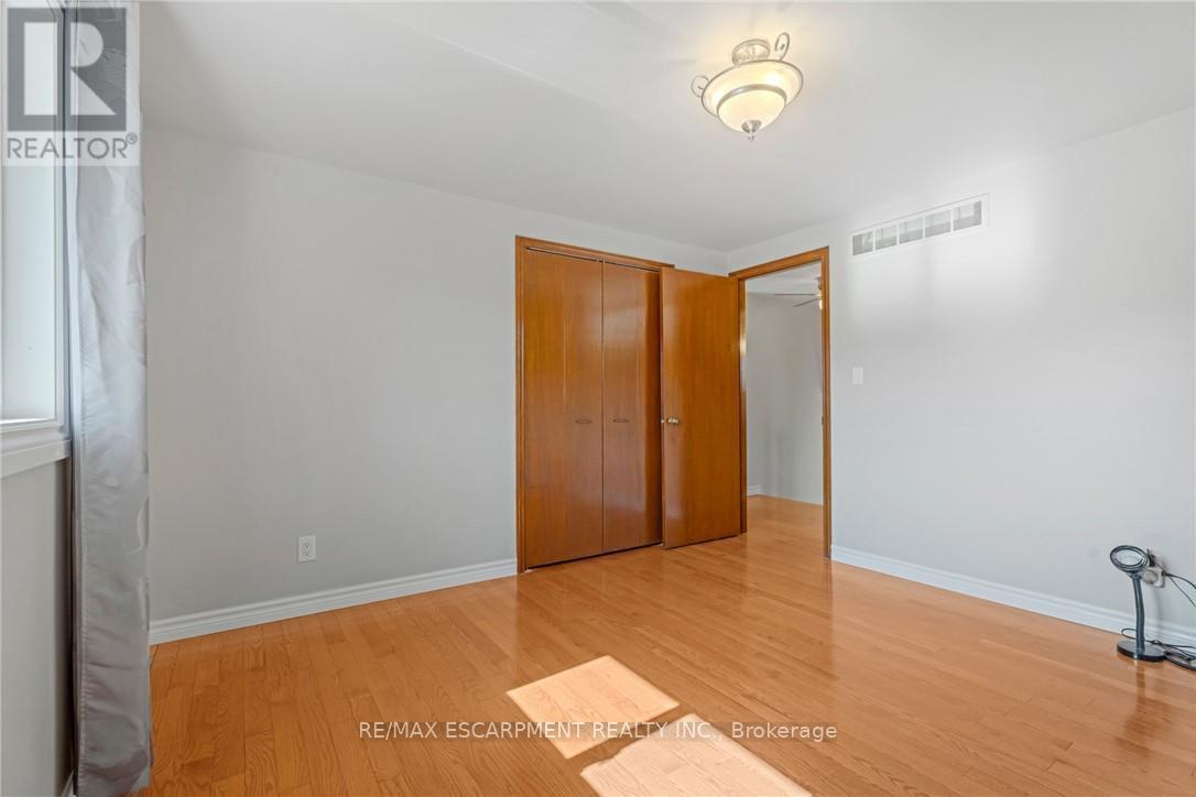 Photo 37 of 36 Skylark Drive, Hamilton ON