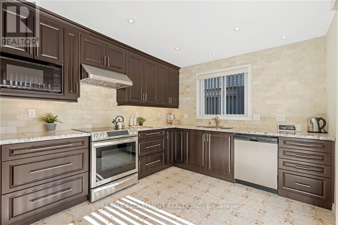 Photo 38 of 36 Skylark Drive, Hamilton ON