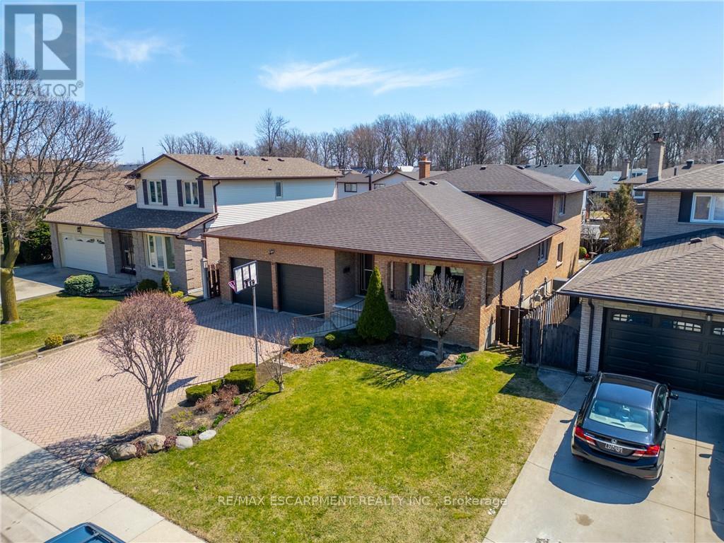 Photo 35 of 36 Skylark Drive, Hamilton ON