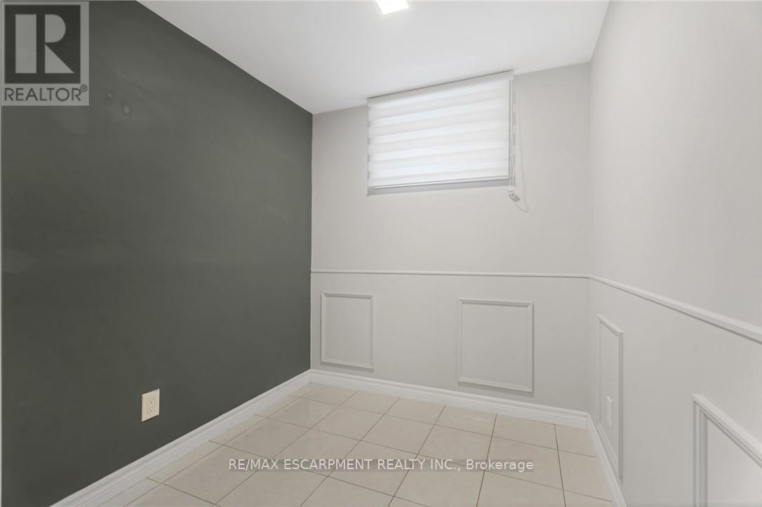 Photo 32 of 36 Skylark Drive, Hamilton ON