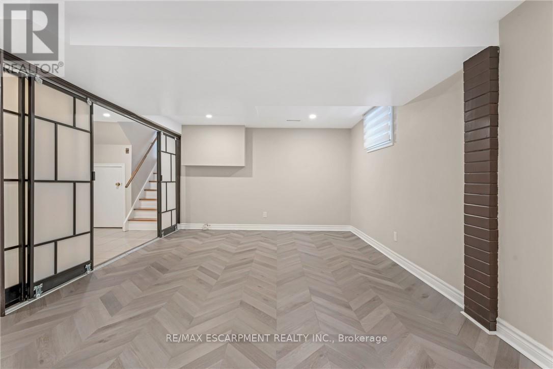 Photo 22 of 36 Skylark Drive, Hamilton ON