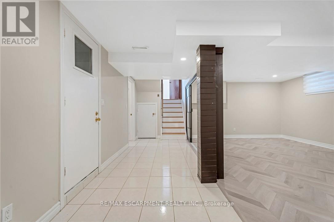 Photo 5 of 36 Skylark Drive, Hamilton ON