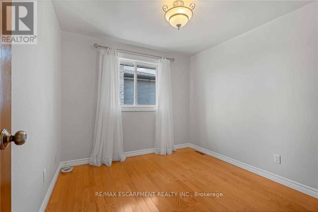 Photo 2 of 36 Skylark Drive, Hamilton ON