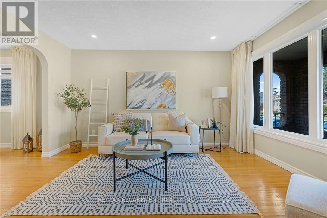 Photo 13 of 36 Skylark Drive, Hamilton ON