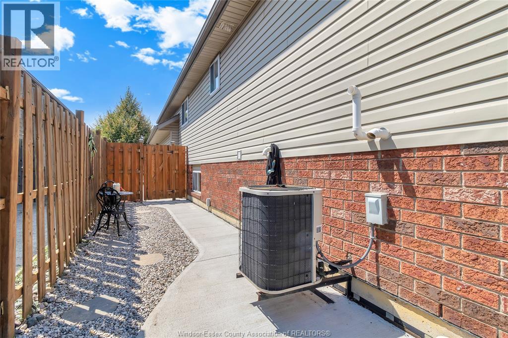 Photo 38 of 3138 Seville Avenue, Windsor ON