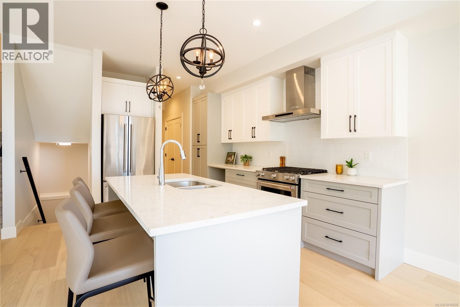 Photo 10 of 1536 Marble Pl, Langford BC