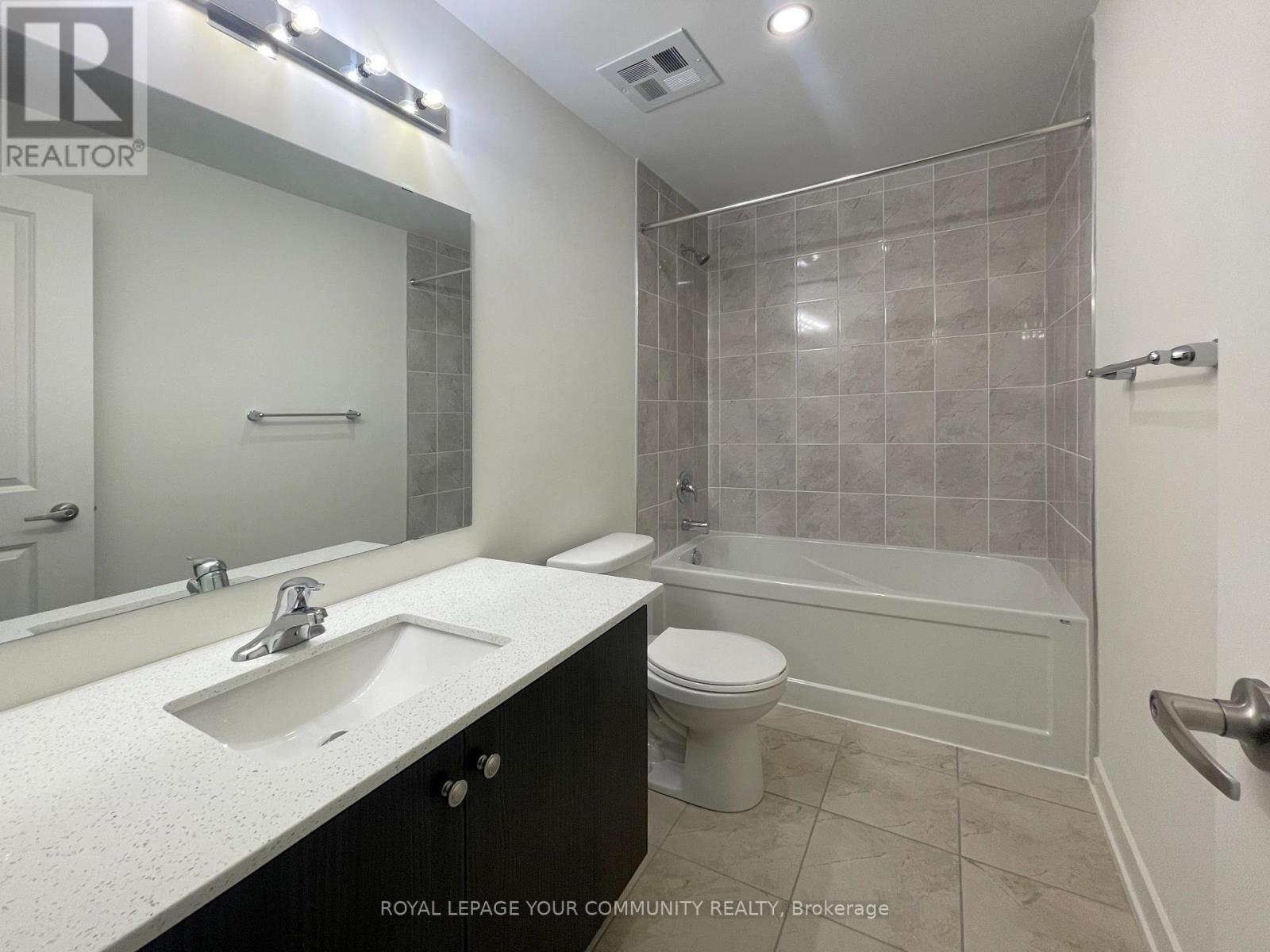 Photo 32 of 2302 58 Elizabeth Street, Richmond Hill ON