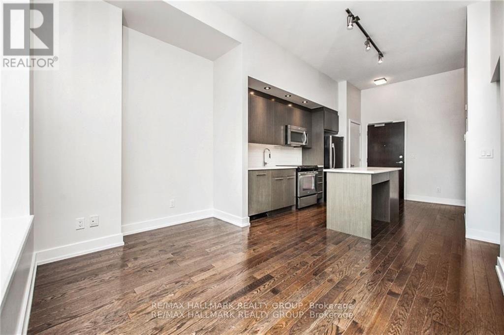 Photo 11 of 103 360 Patricia Avenue, Ottawa ON