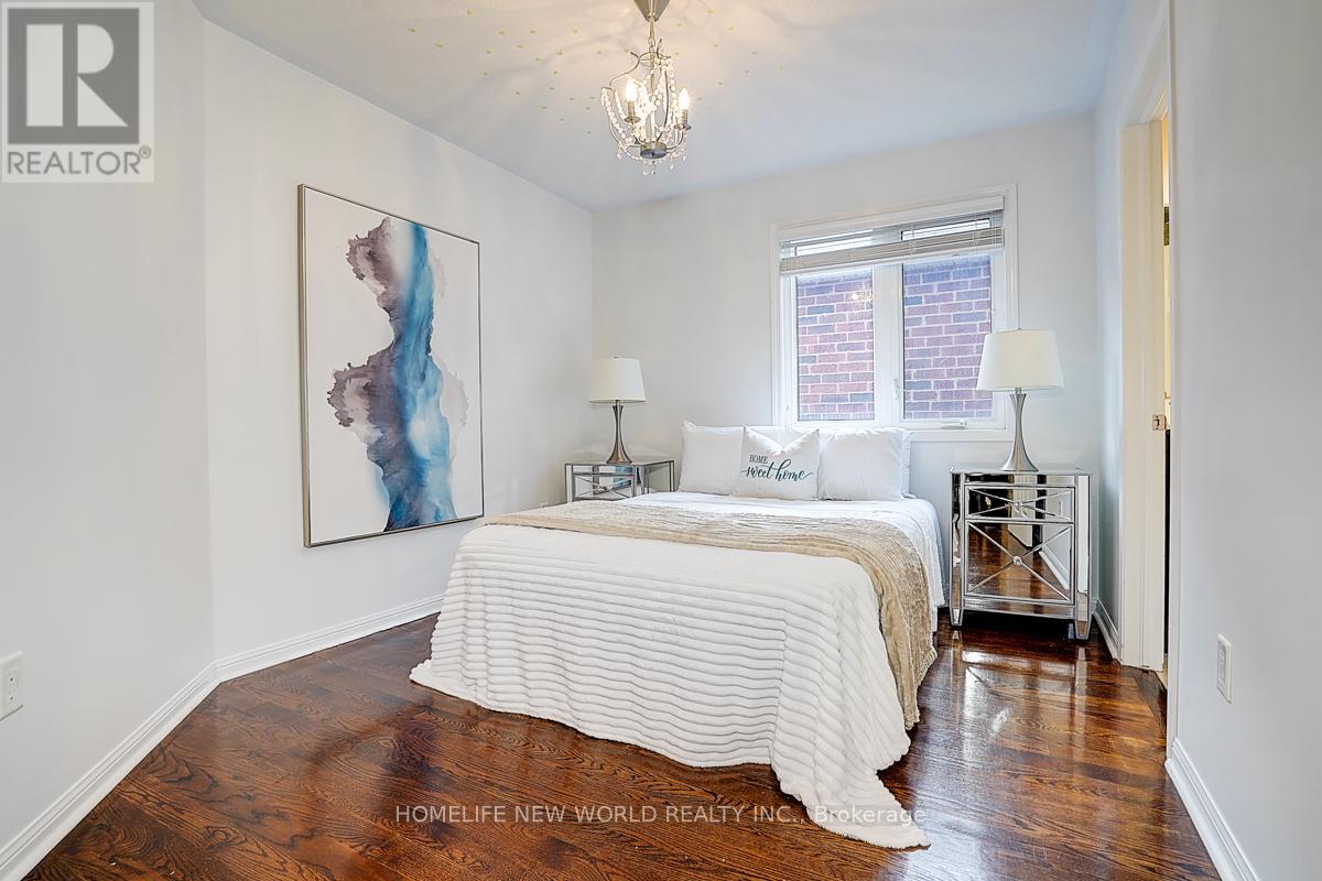 Photo 46 of 76 Bulmer Crescent, Newmarket ON