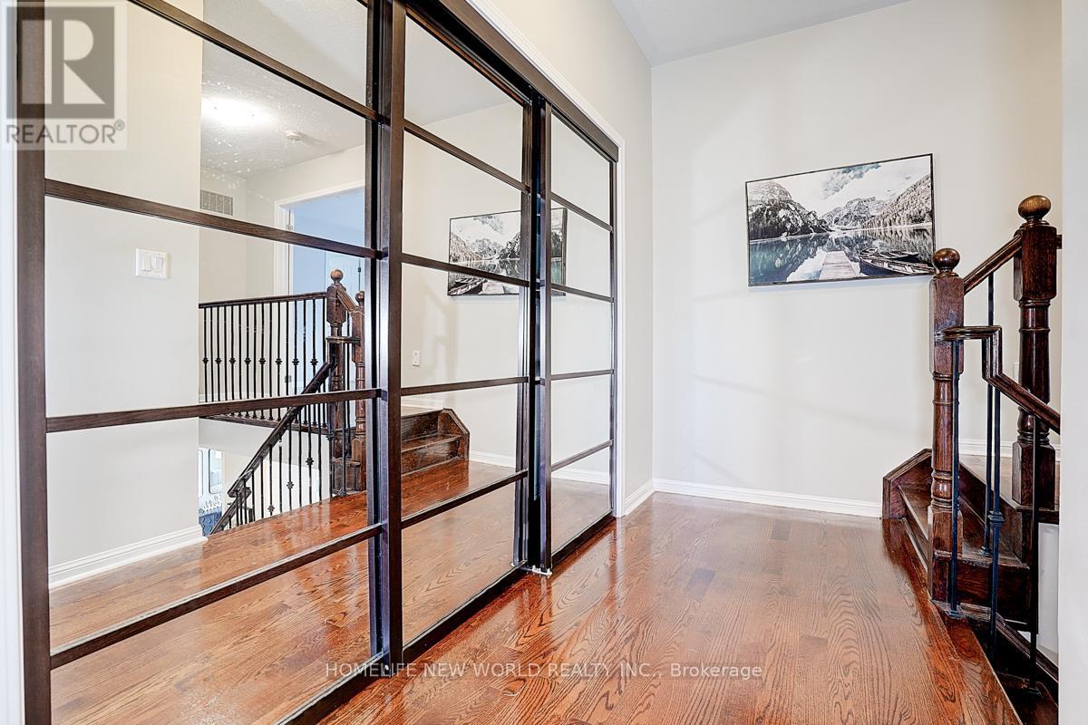 Photo 47 of 76 Bulmer Crescent, Newmarket ON