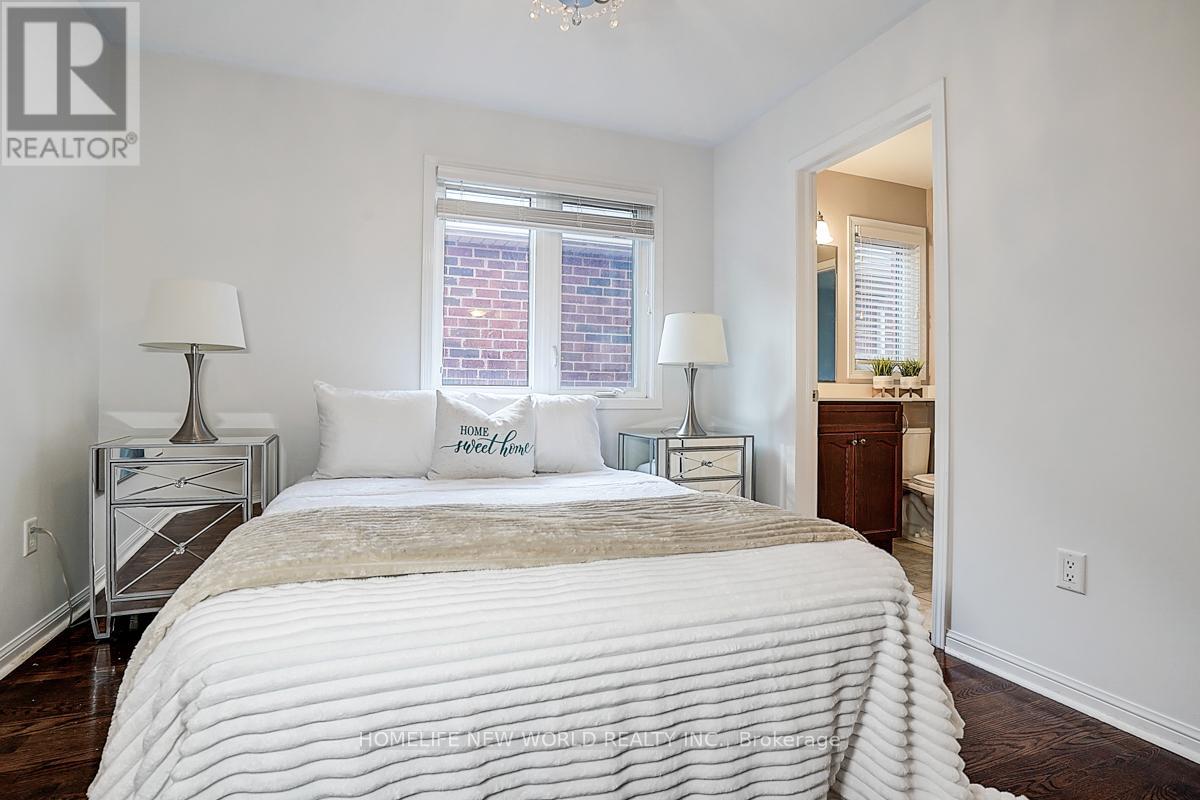 Photo 2 of 76 Bulmer Crescent, Newmarket ON